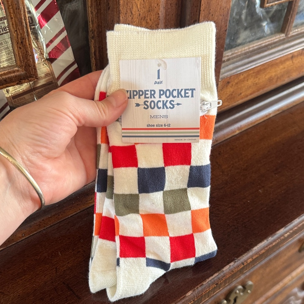 Men’s checkered zipper pocket socks